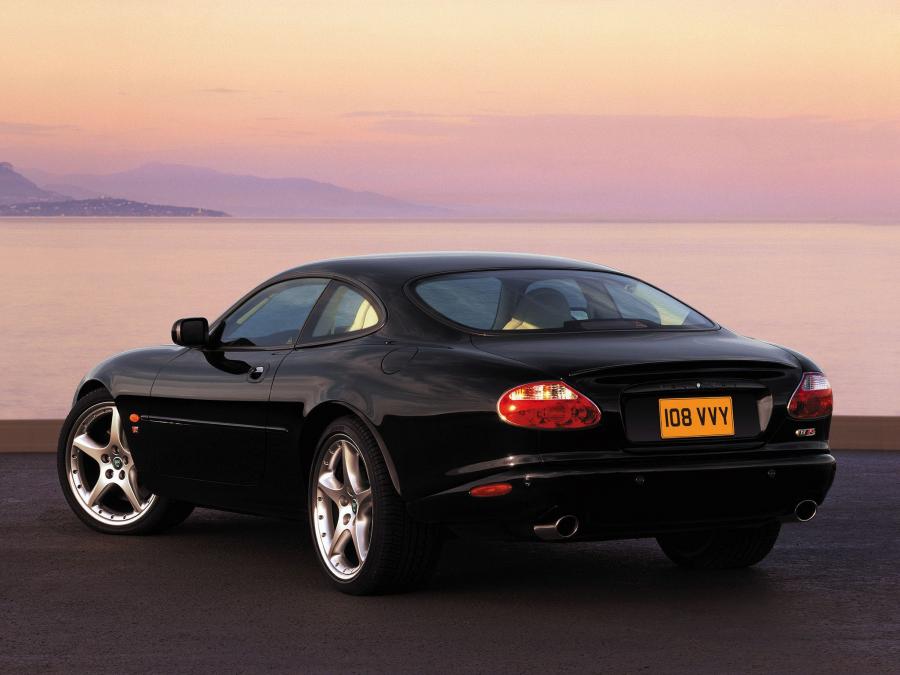  Jaguar XKR Coupe 2003 года  (фото 2 из 6)